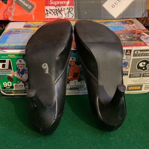 XHILIRATION-women’s black faux leather slip-on mid/high heeled shoes - Picture 8 of 9